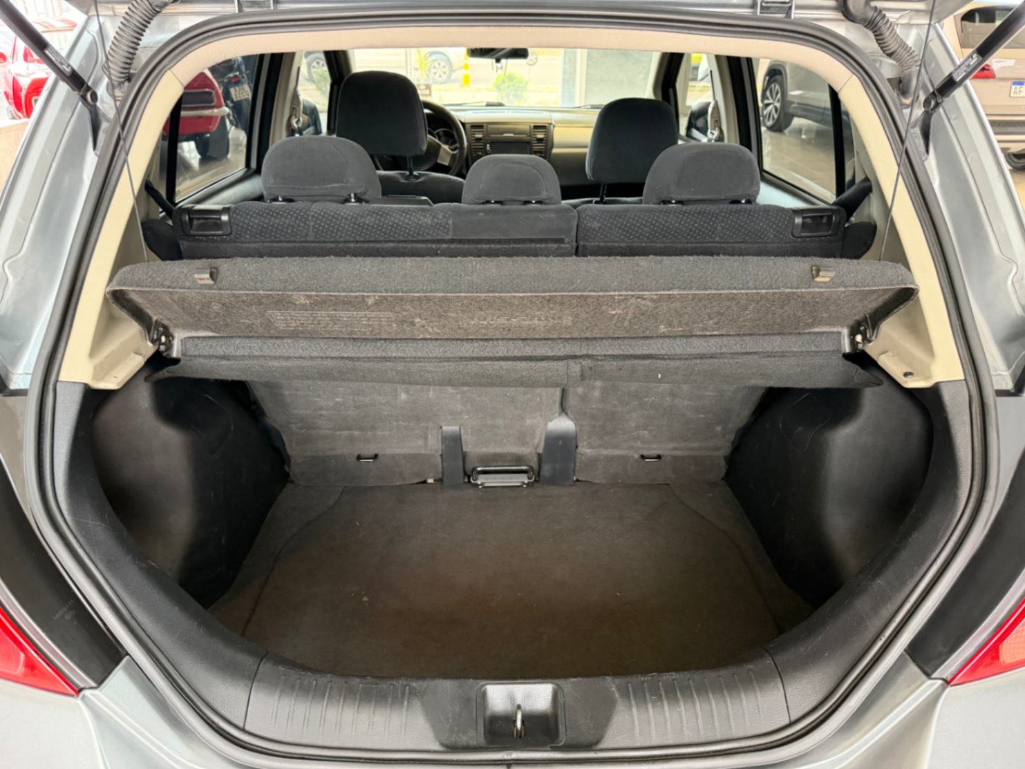 Nissan Tiida - Imagen 9